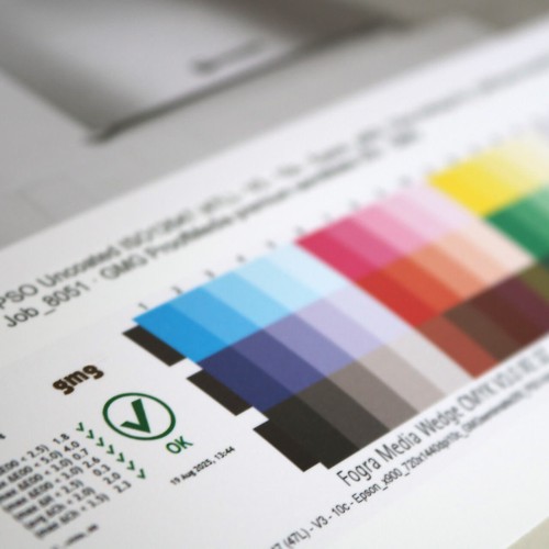 Bestandener Farbproof nach PSO (ISO 12647-2) mit Fogra Media Keil